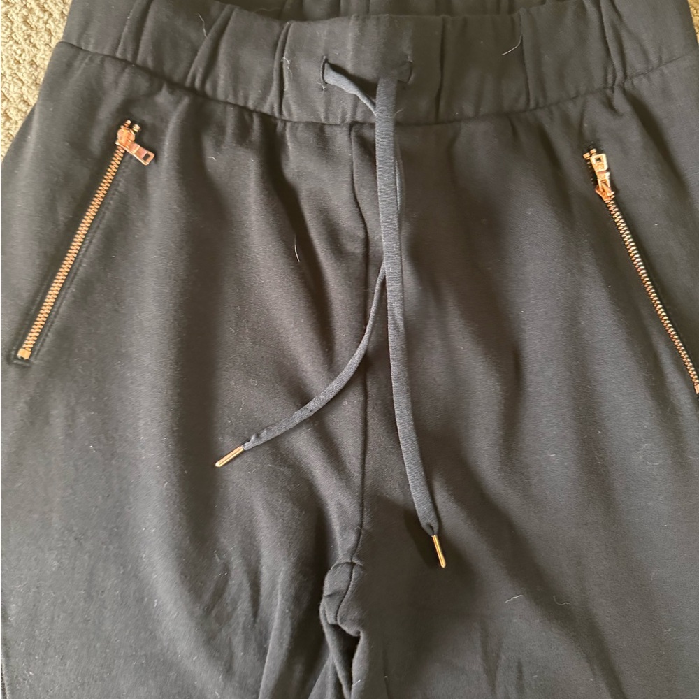 Run Way split knee elevated jogger